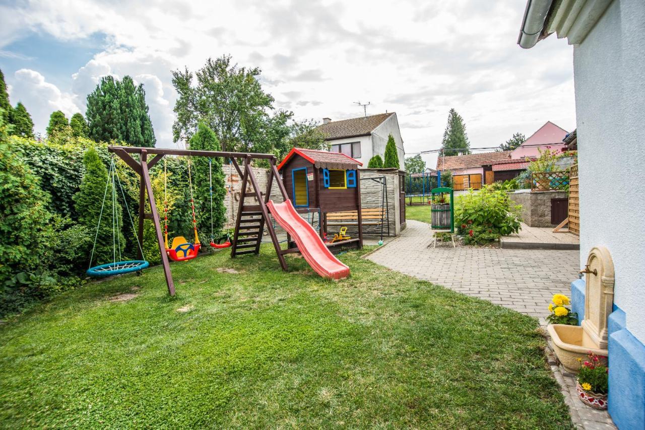 Malovany Dvorecek Dolní Dunajovice Екстериор снимка