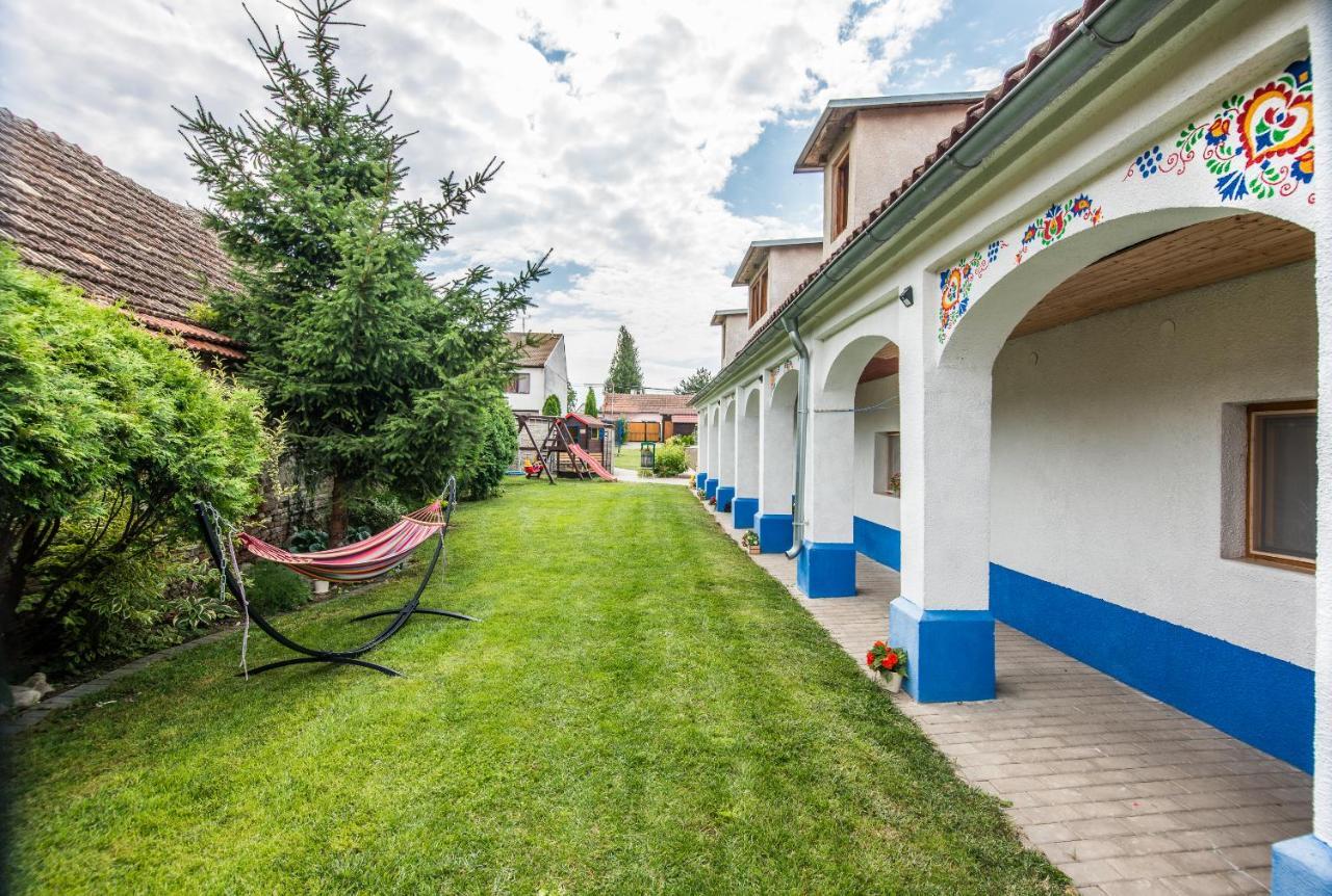 Malovany Dvorecek Dolní Dunajovice Екстериор снимка